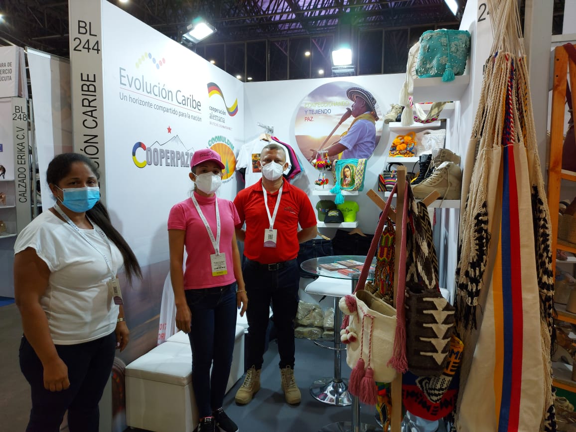 Artesapaz y Confecciones Tierra Grata en Colombiamoda